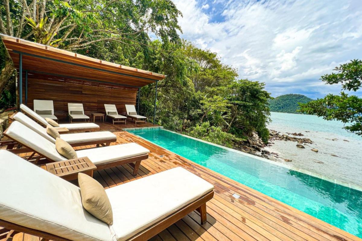 Piscina da Casa Luz, pousada de Paraty, na Costa Verde RJ