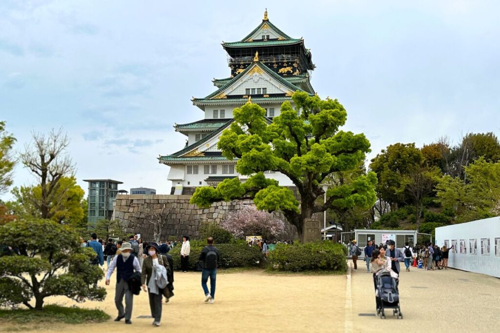 Castelo de Osaka na primavera