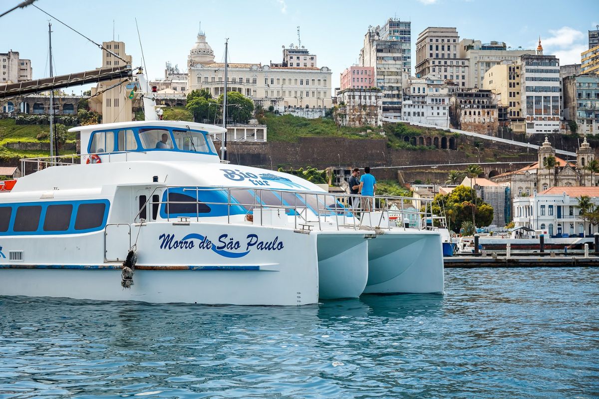 Catamarã da rota de Salvador a Morro de São Paulo