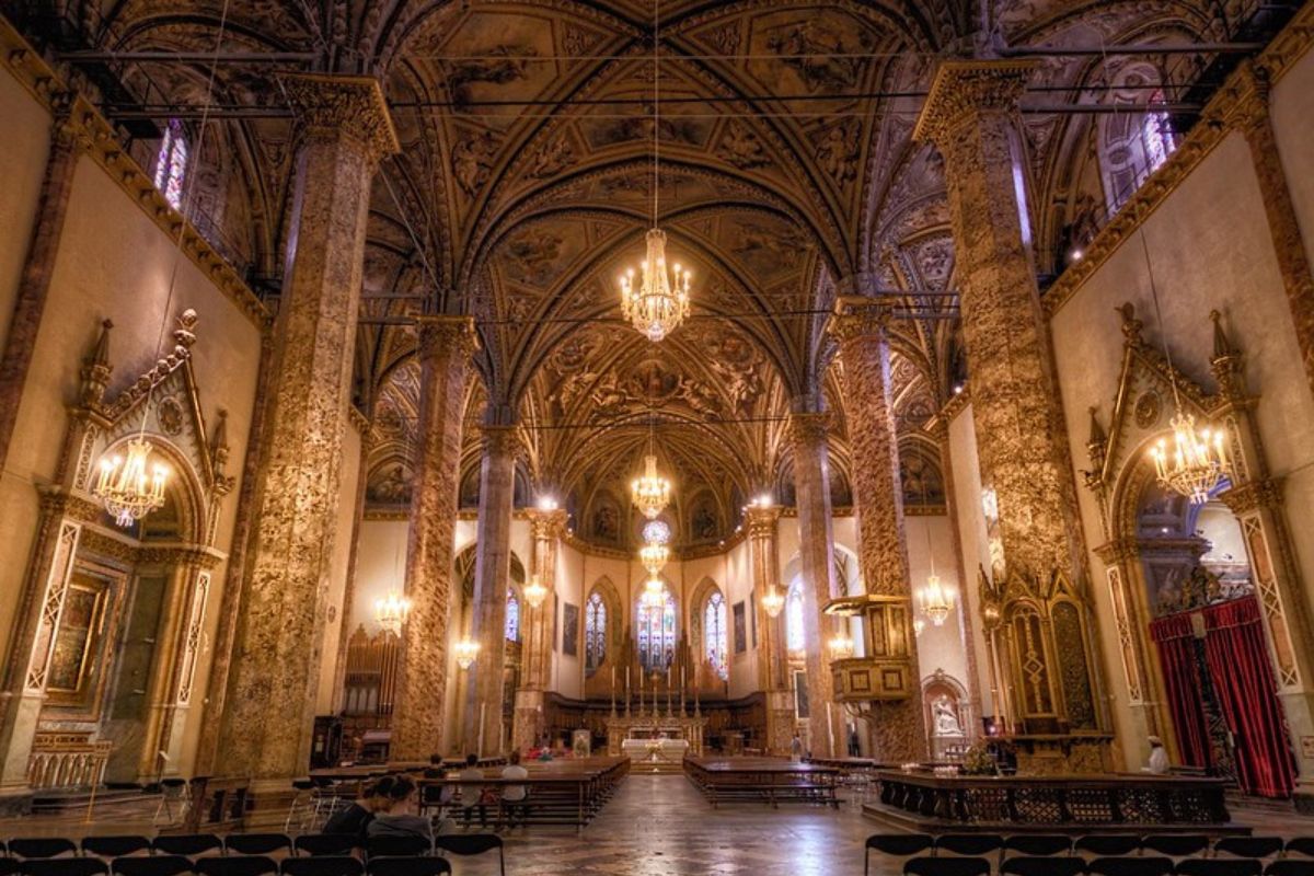 Interior da Catedral de San Lorenzo, em Perugia