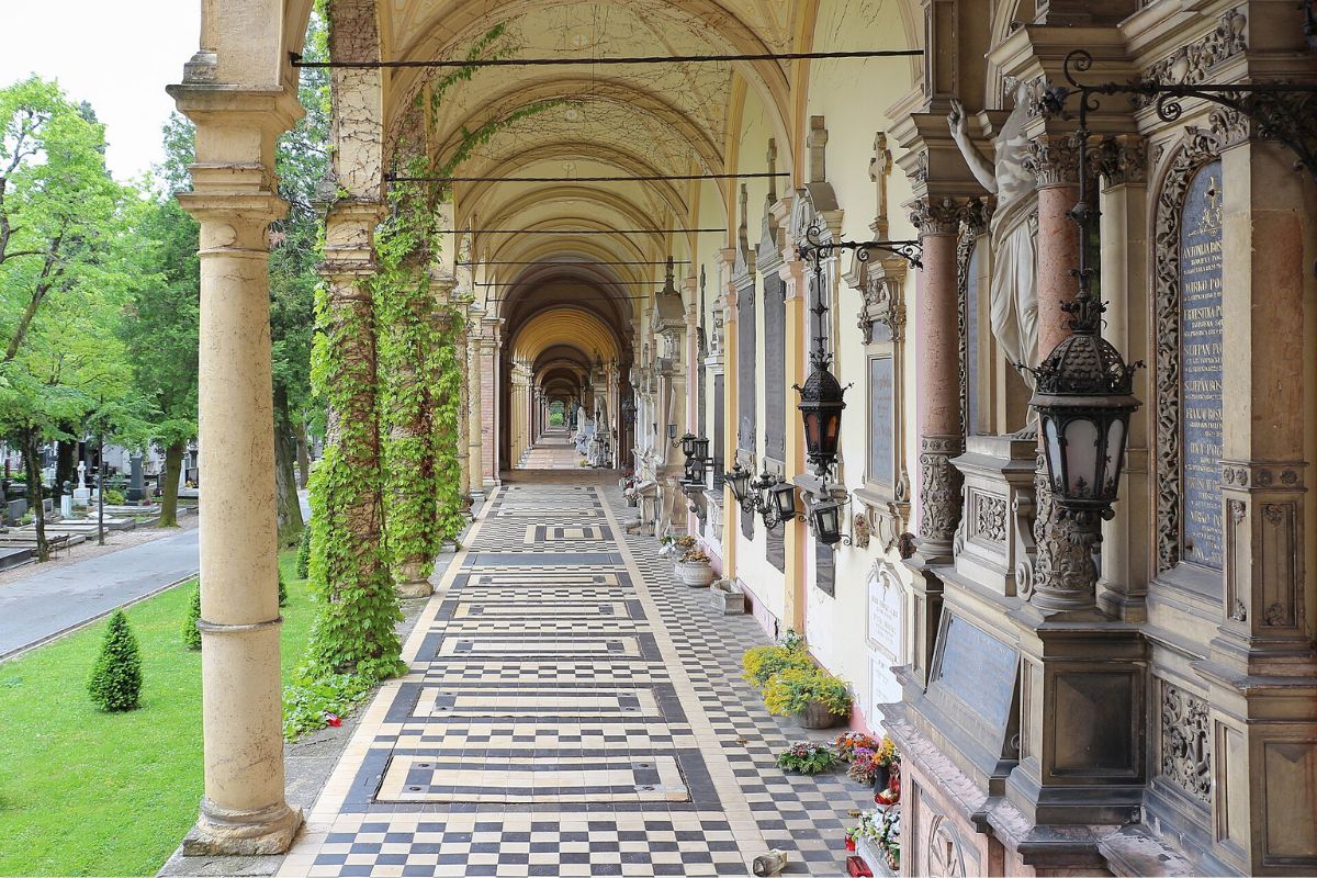 Construção histórica do Cemitério de Mirogoj