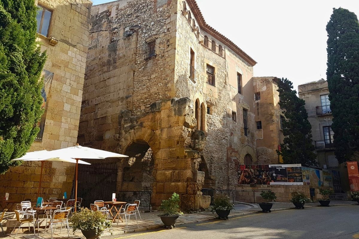 Praça do centro medieval de Tarragona