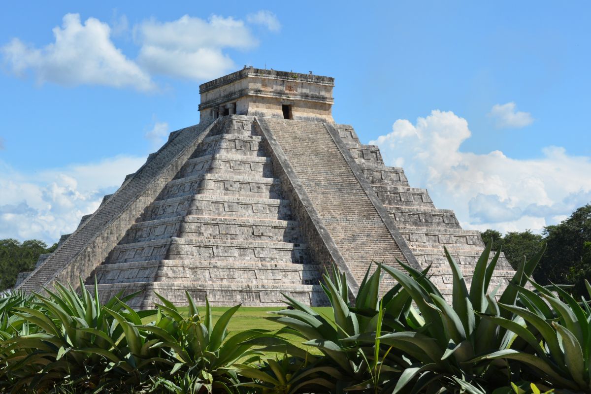 Pirâmide de Chichen Itzá, no México, em um dos principais sitios arqueológicos do país na região da Riviera Maia