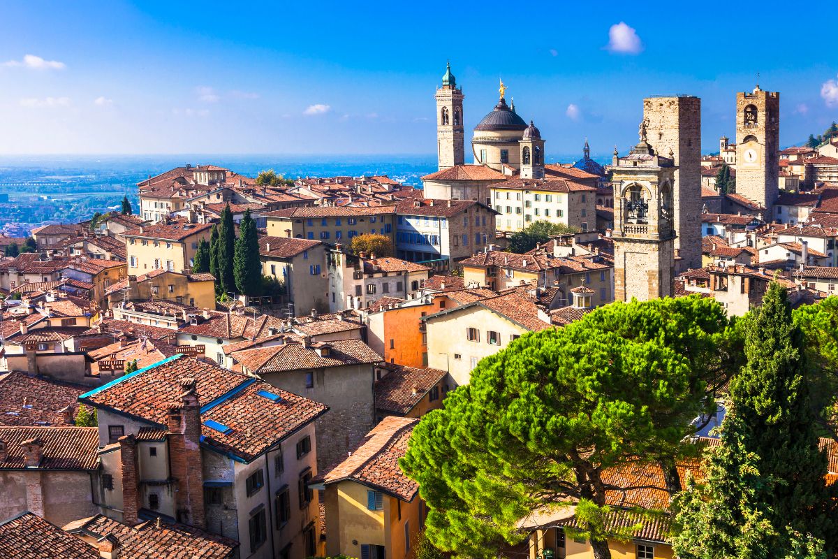 Imagem panorâmica da cidade alta de Bergamo, na Itália