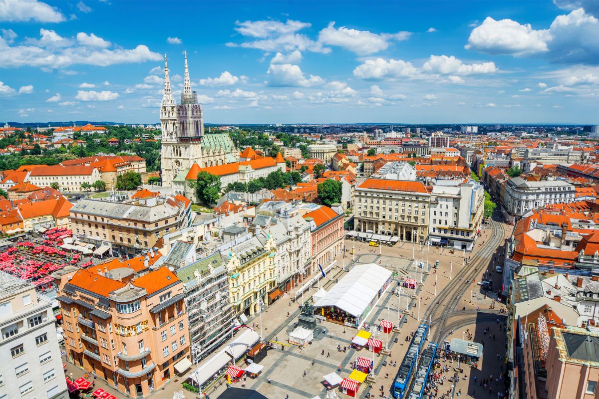 Imagem panorâmica da Cidade Baixa de Zagreb