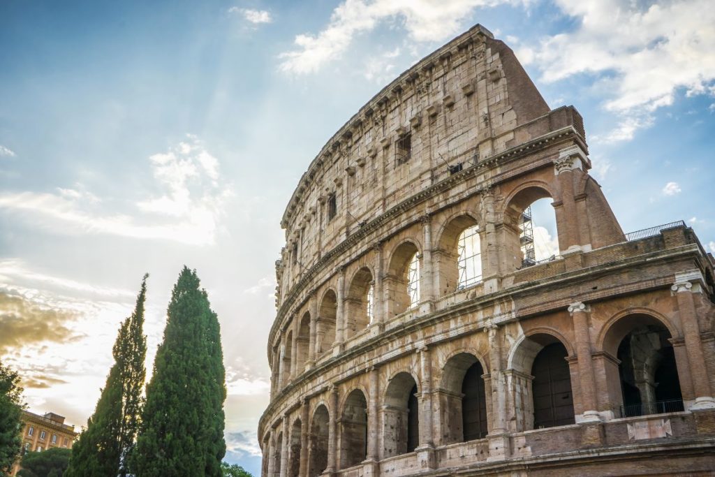 Vista externa do Coliseu, em Roma