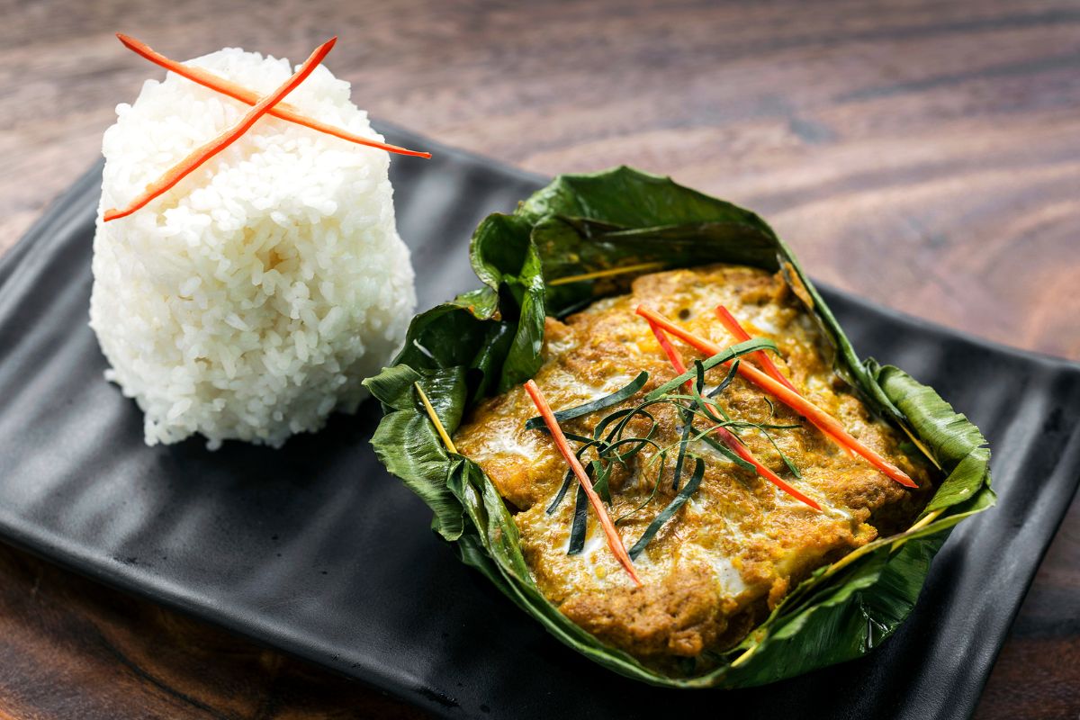 Prato de Fish Amok, típico do Camboja