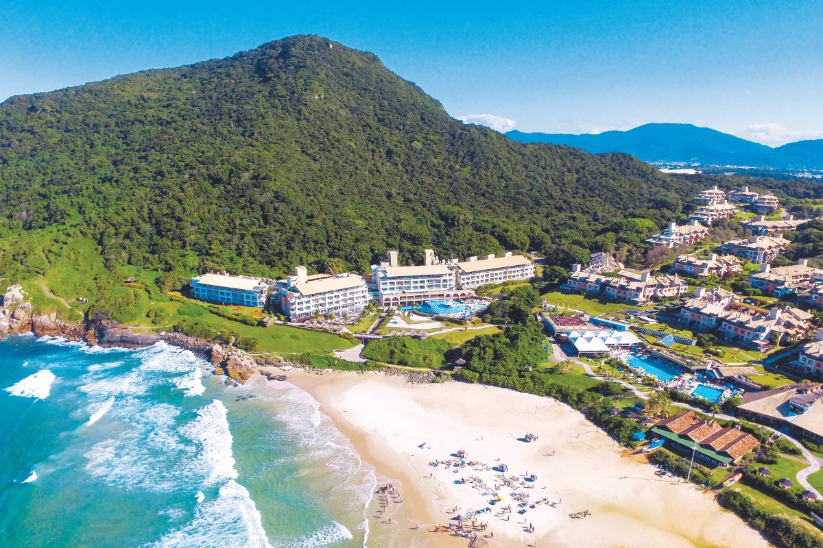 Imagem aérea de hotel all inclusive em Florianópolis