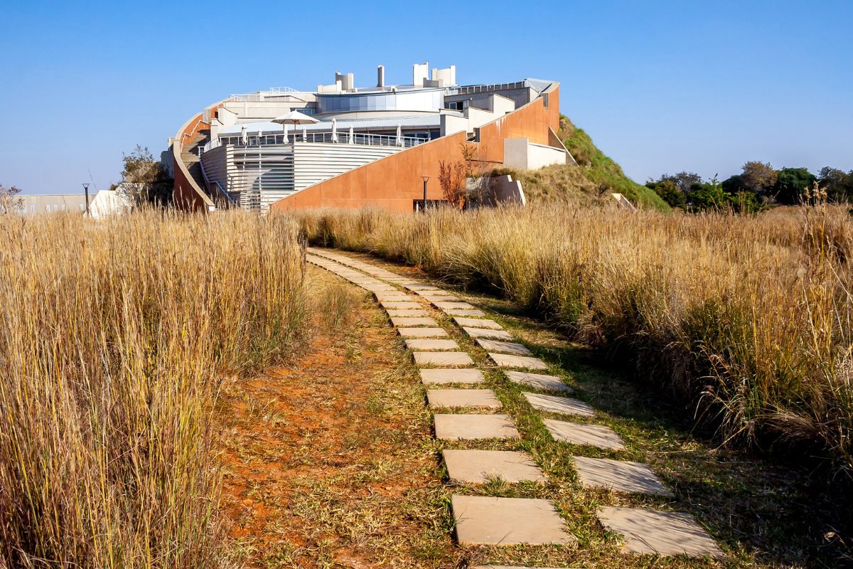 Edifício do Maropeng Visitor Centre, do Cradle of Humankind