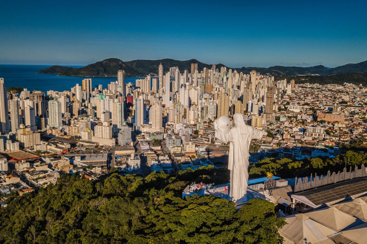 Panorama do Cristo Luz, em Balneário Camboriú