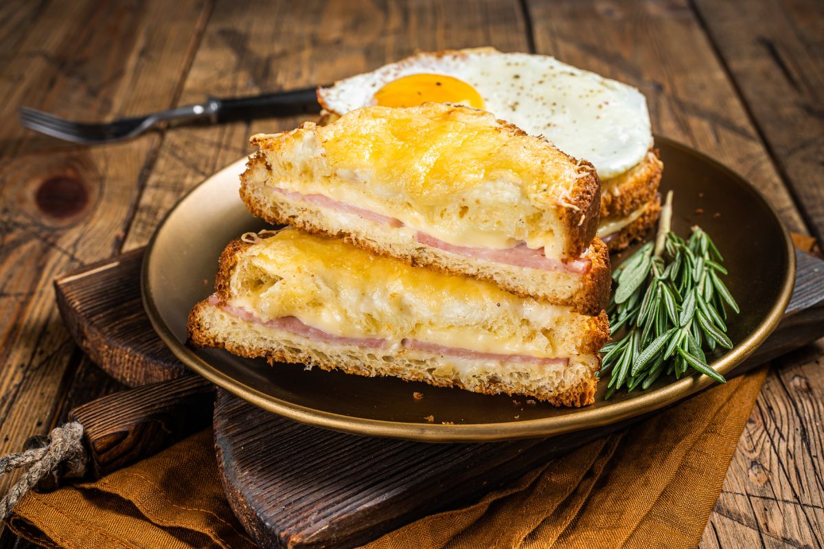 Prato com croque-monsieur e croque-madame
