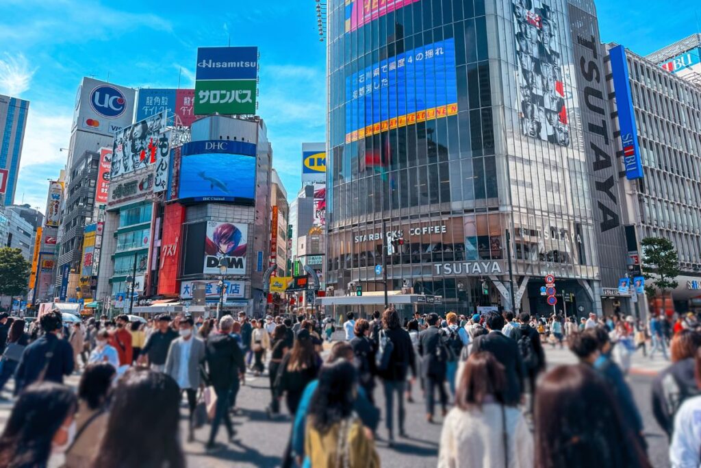 Cruzamento de Shibuya, em Tokyo, num dia movimentado