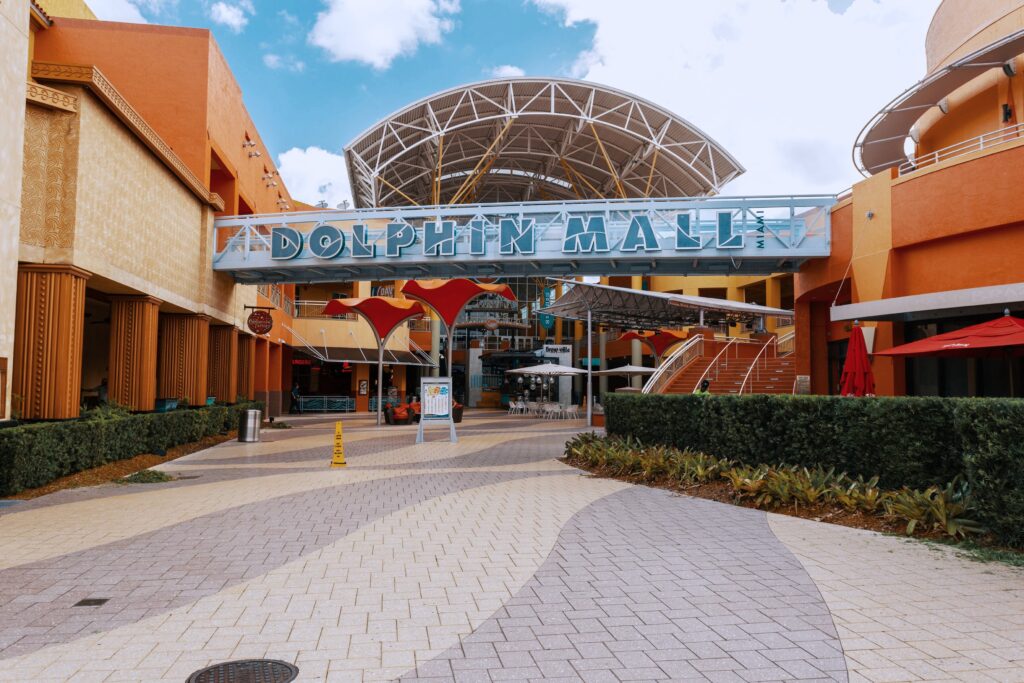 Fachada do Dolphin Mall