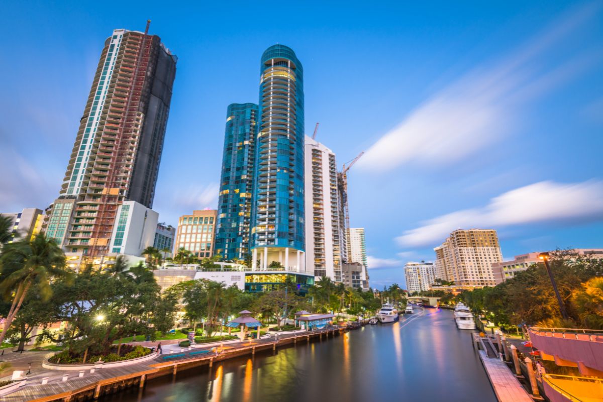 Altos edifícios de Downtown Fort Lauderdale