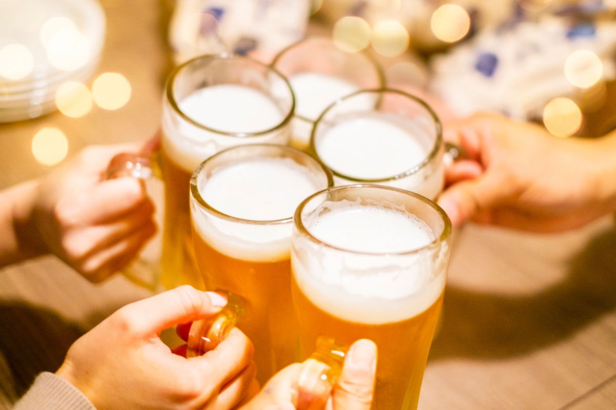 Brinde com cerveja de barril
