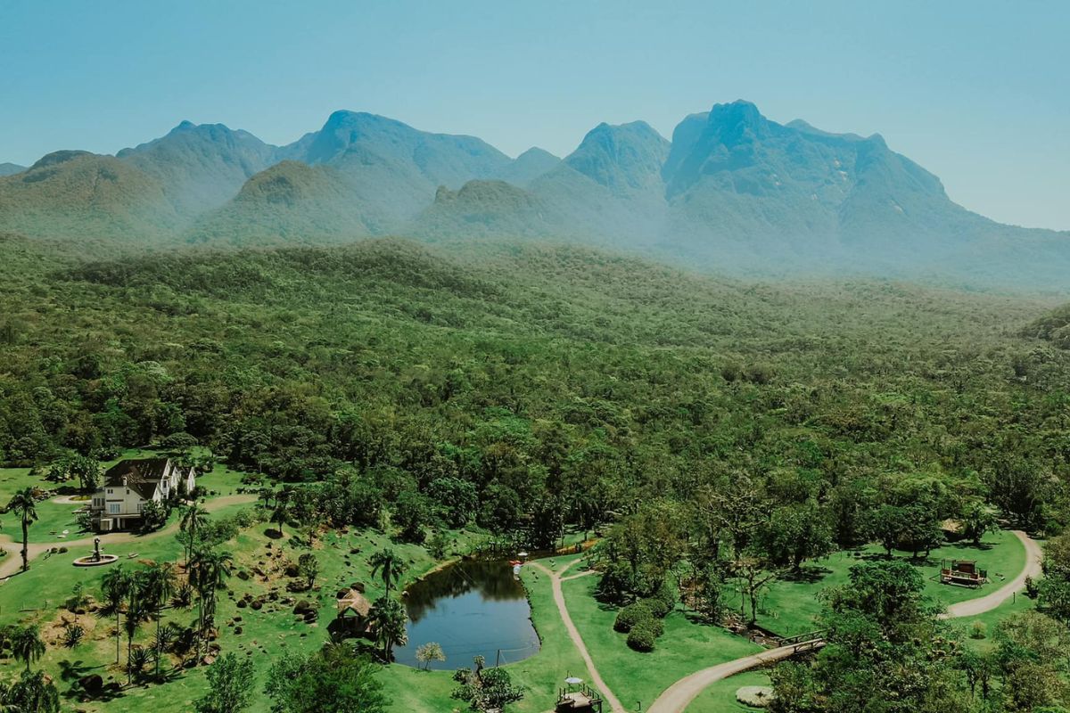 Área verde do Ekôa Park, em Morretes