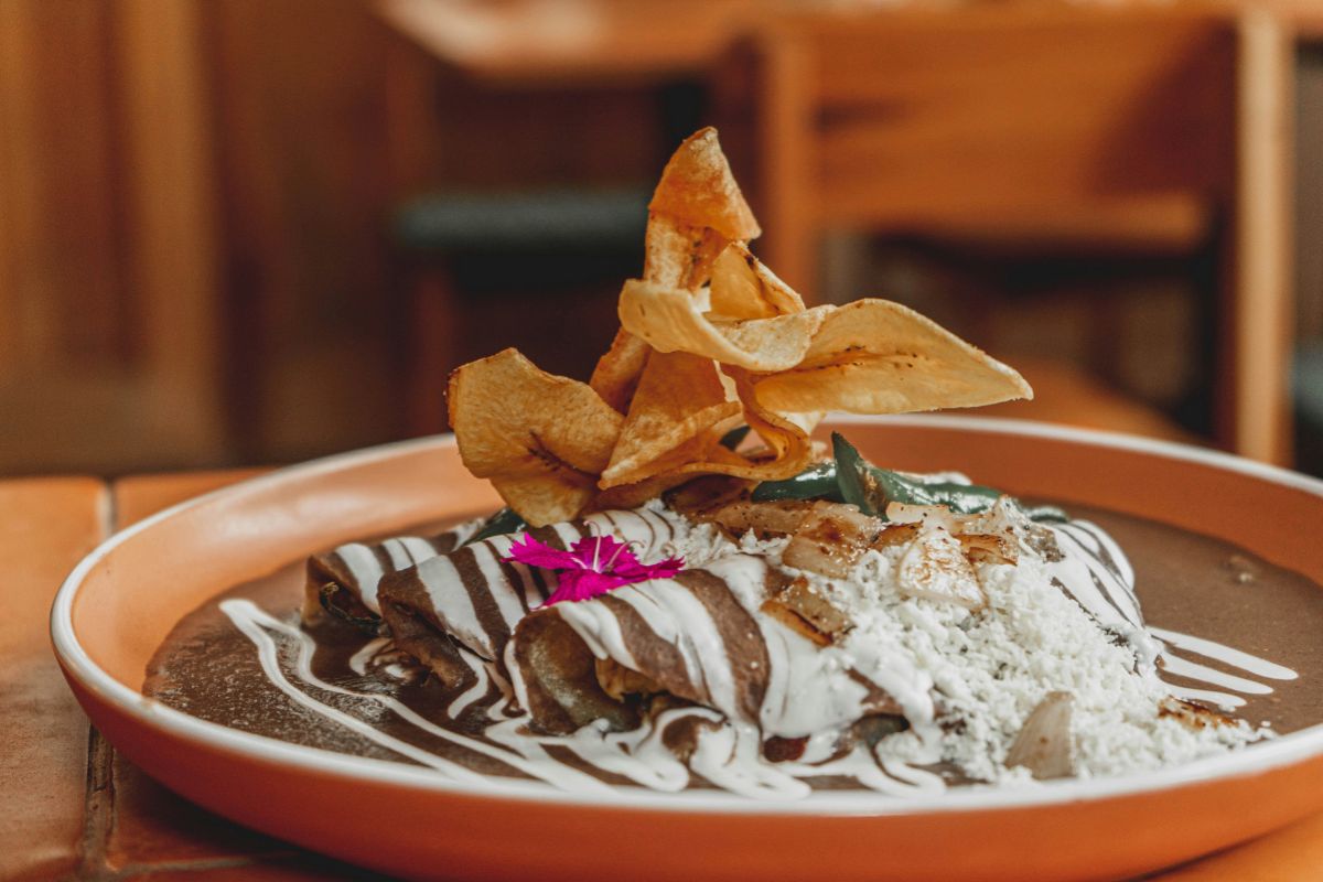 Enfrijoladas servidas em restaurantes da Cidade do México