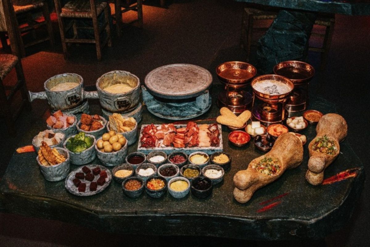 Mesa de fondue do Era do Foro, em Gramado e Canela