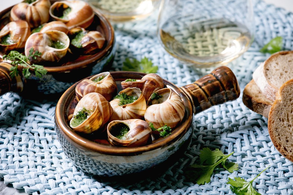 Porção de escargots de bourgogne