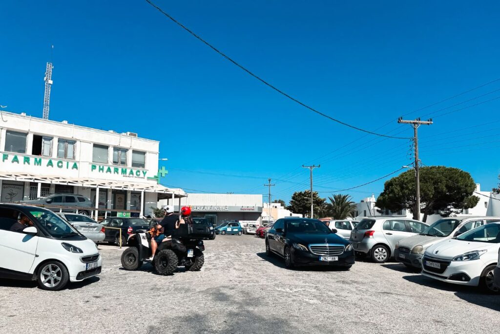 Estacionamento público em Fira, Santorini