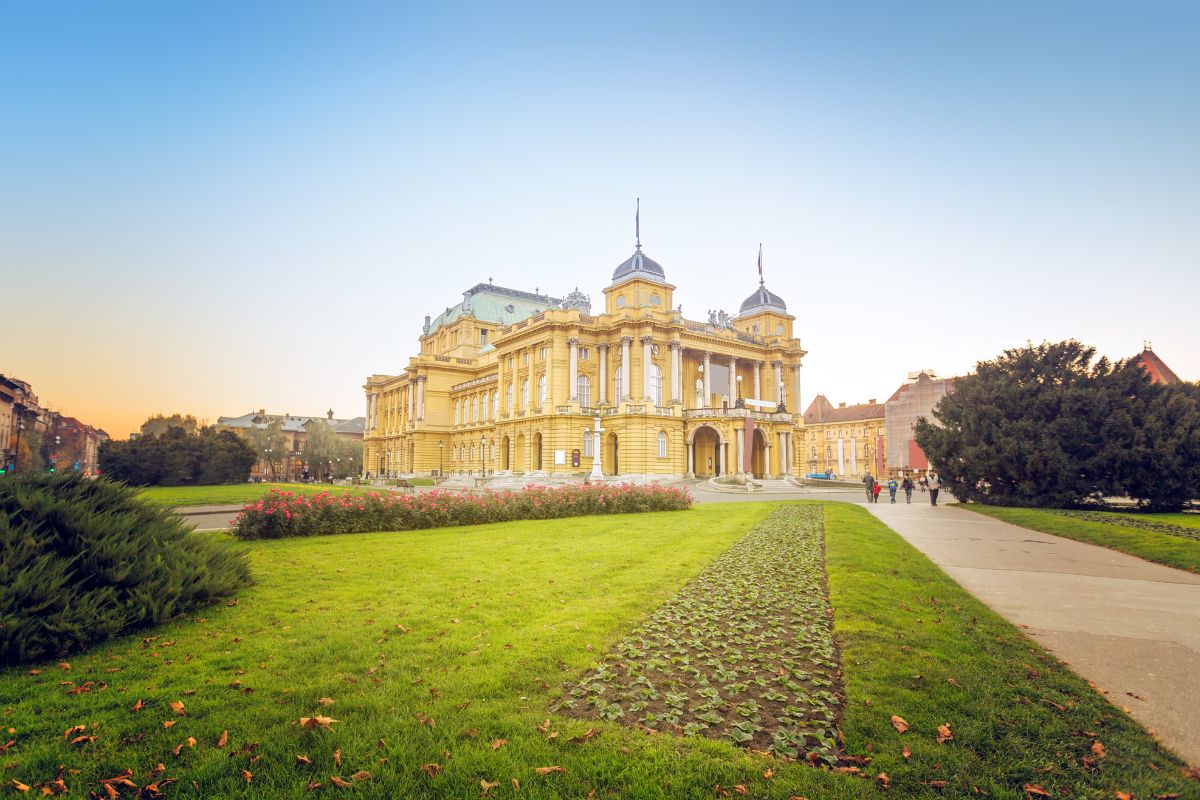 Fachada do Teatro Nacional de Zagreb, Croácia