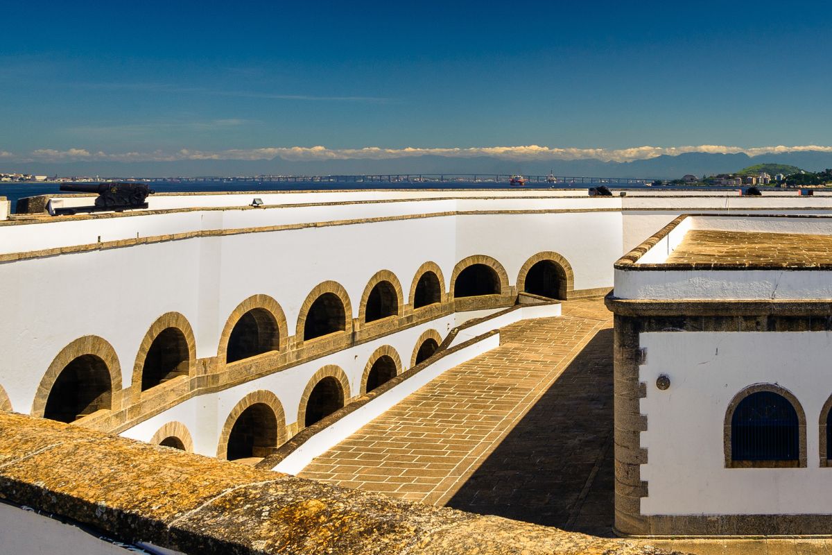 Interior do edifício da Fortaleza de Santa Cruz