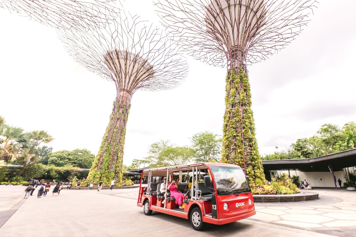 Ônibus do tour gratuito por Singapura