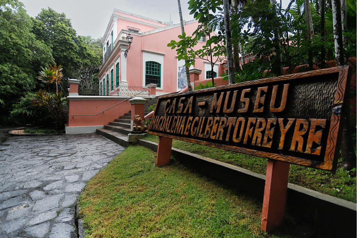 Entrada da Fundação Gilberto Freyre, em Recife