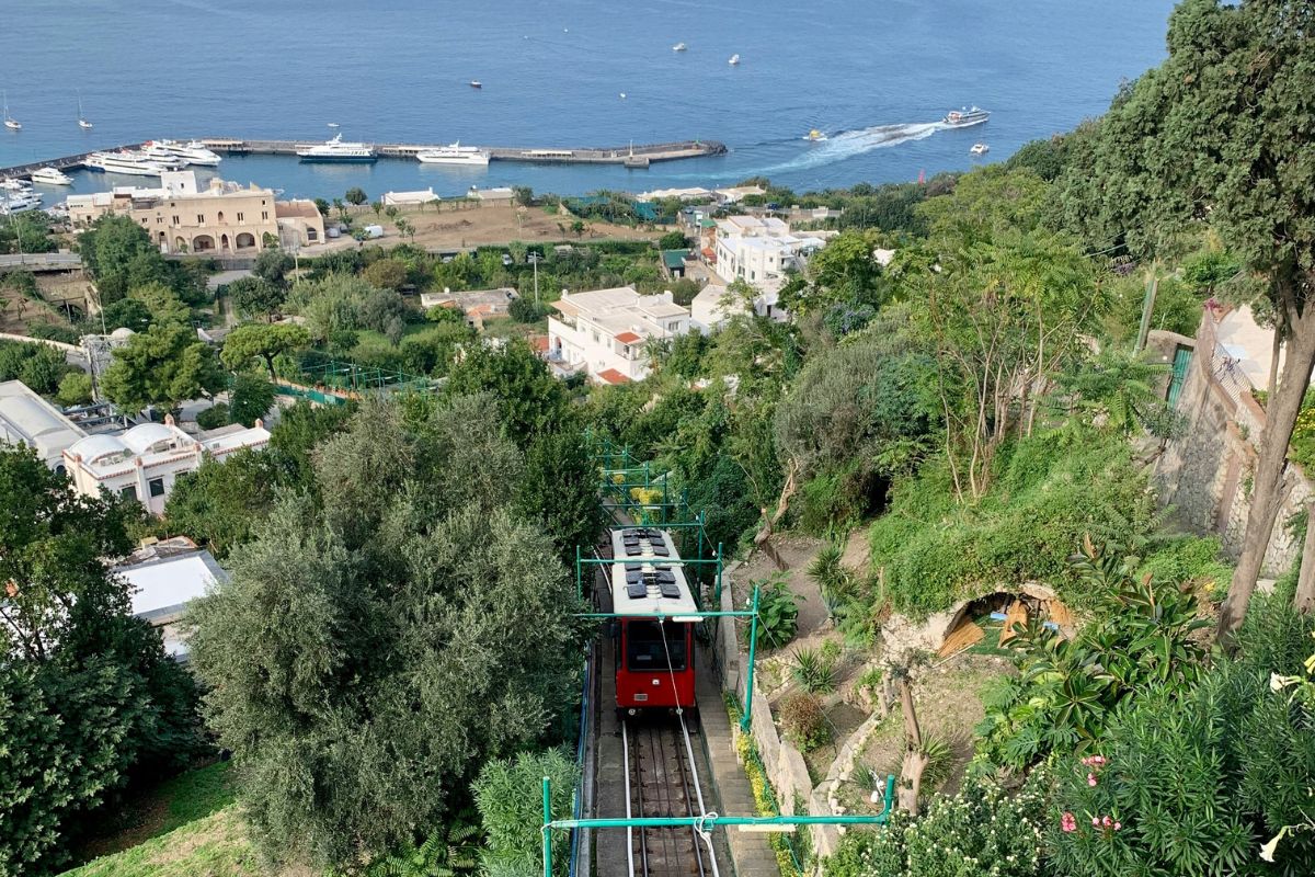 Funicular entre a Marina Grande e o centro de Capri