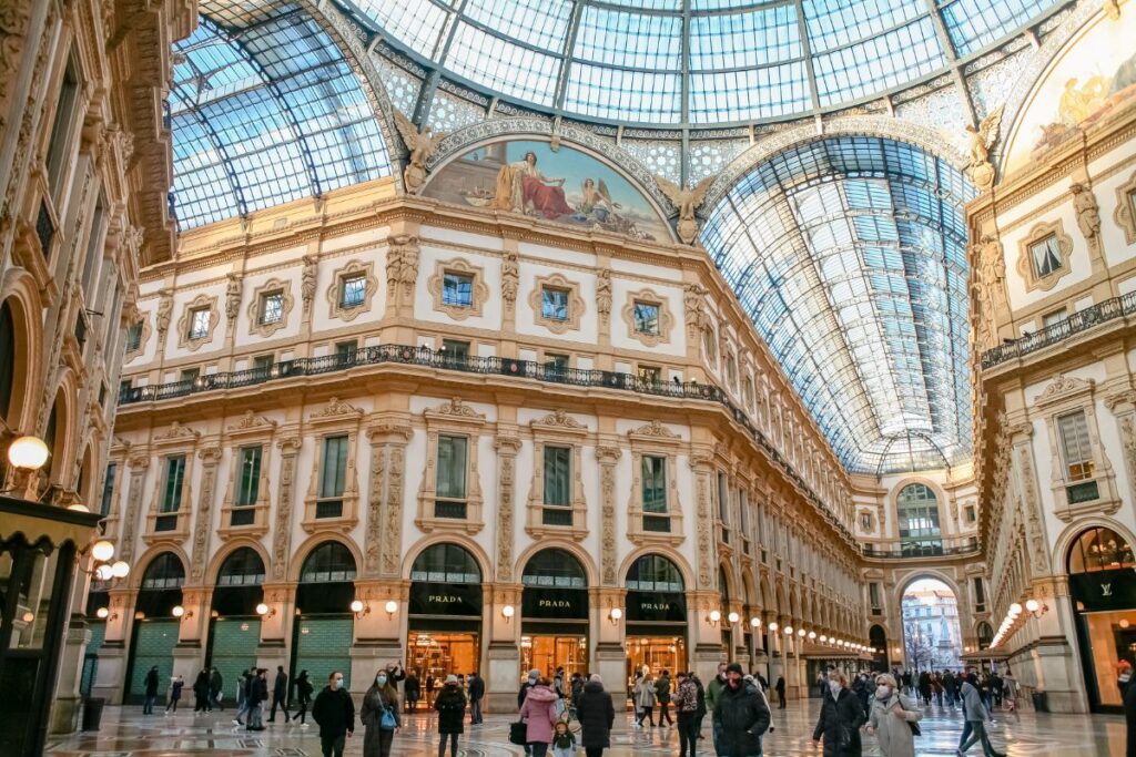 Interior da Galleria Vittorio Emanuele II, em Milão