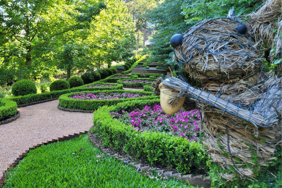 Trilha e jardim do Garden Park Gramado