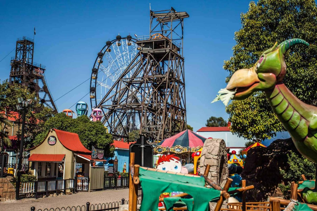 Brinquedos do parque de diversão Gold Reef City