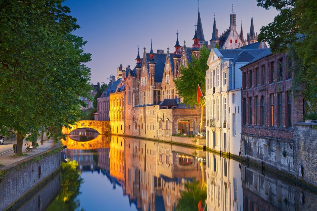Vista do canal de Groenerei, em Bruges