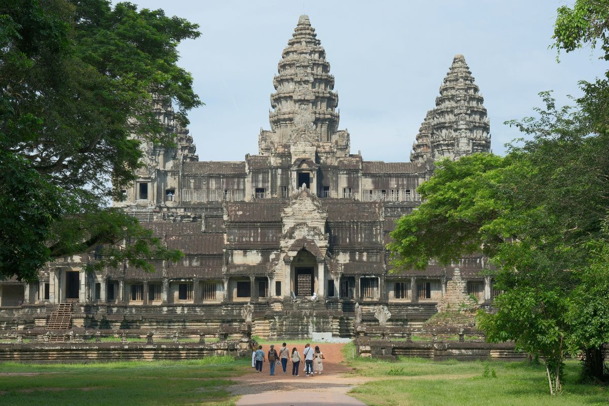 Gurpo guiado no templo de Angkor Wat