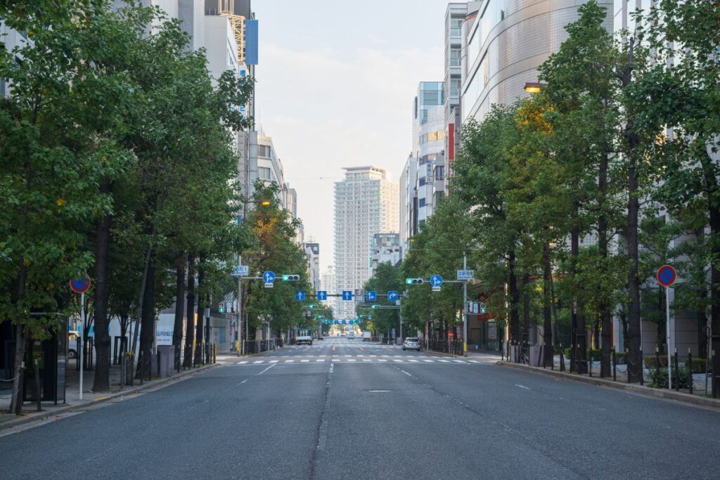 Rua no bairro Honmachi, em Osaka