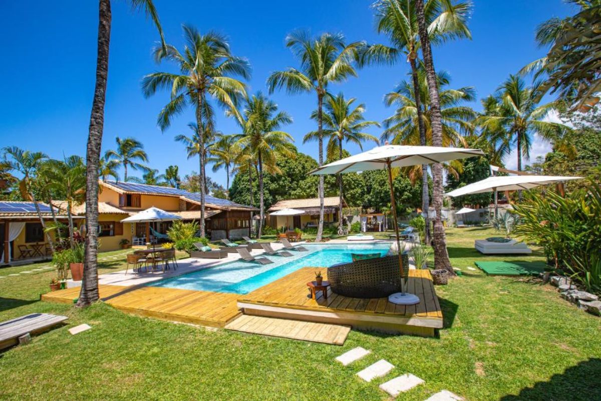 Piscina de hotel no centro de Arraial d'Ajuda, Bahia