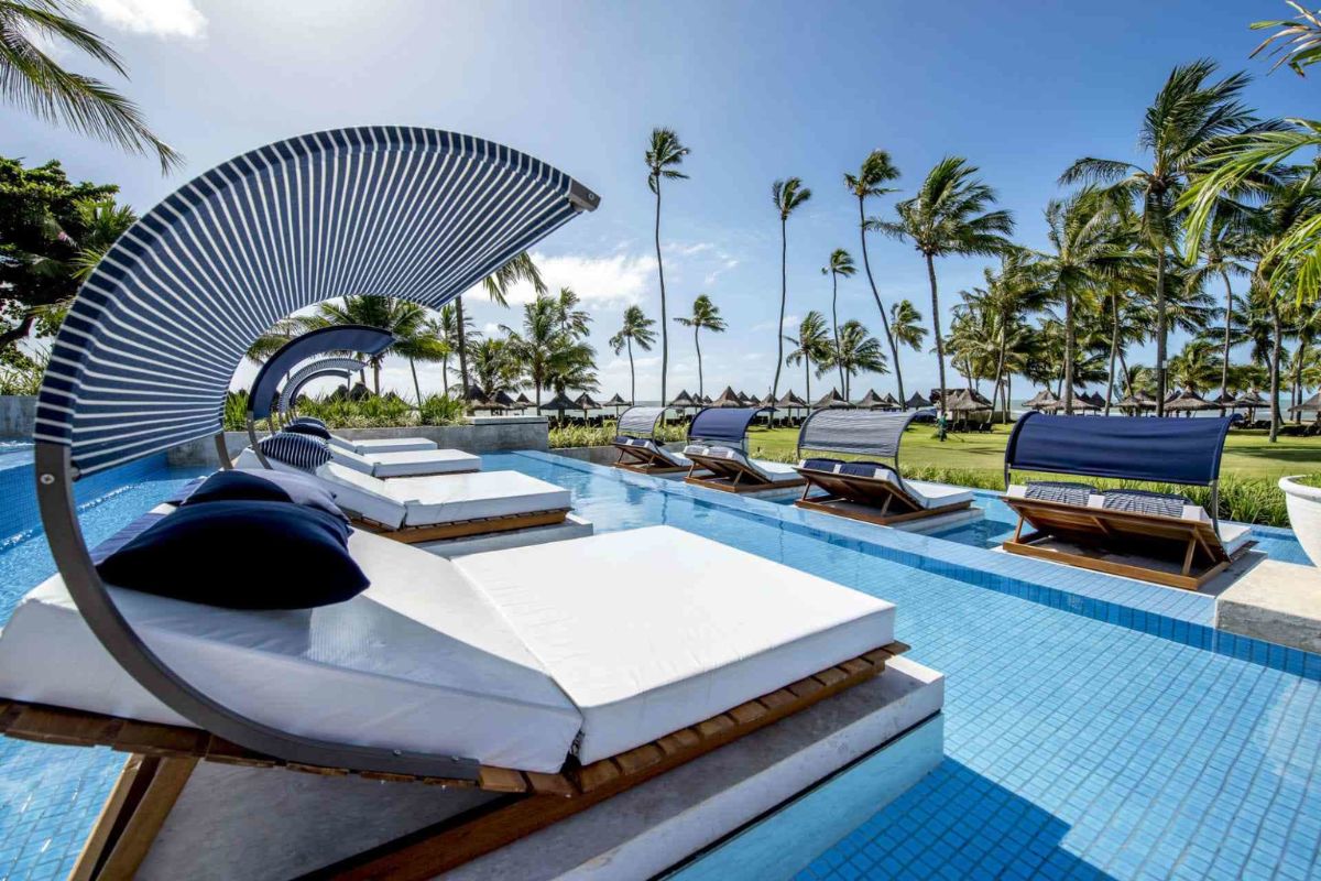 Piscina de hotel na Costa dos Coqueiros
