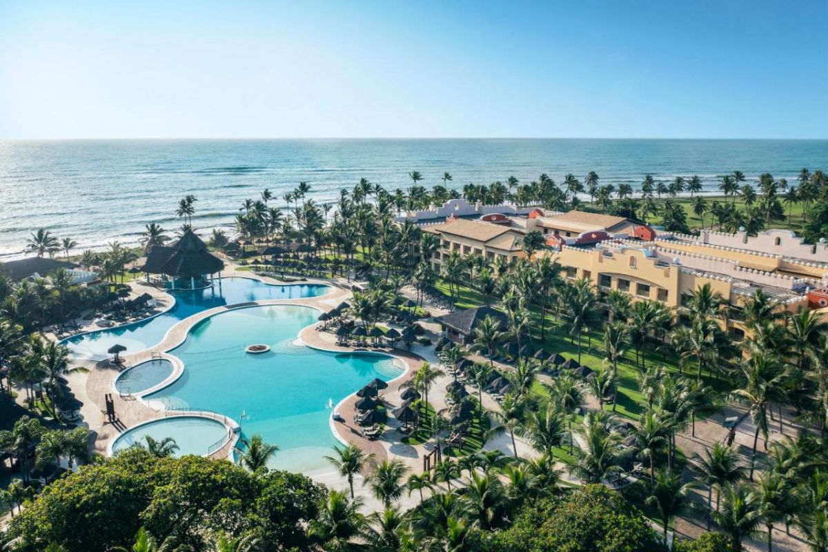 Panorama de hotel de frente para o mar na Costa dos Coqueiros