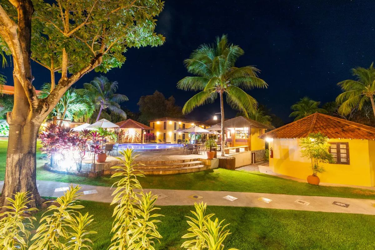 Área comum de hotel na Costa dos Coqueiros, Bahia
