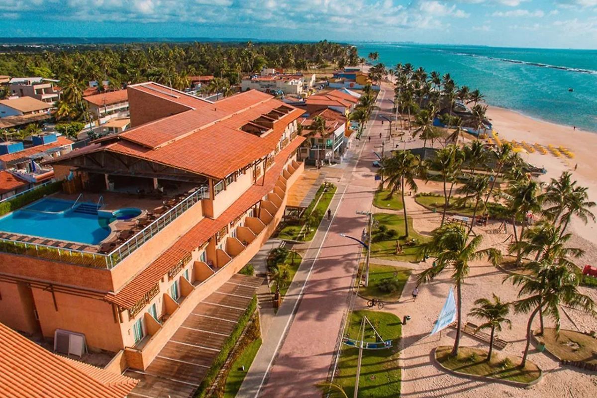 Panorama de hotel à beira mar na Praia do Francês