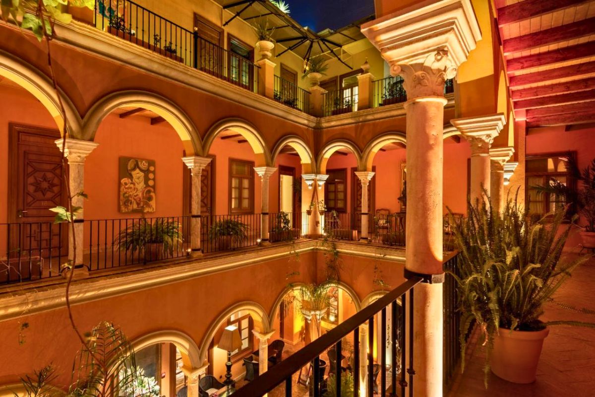 Pátio interno de hotel em Sevilha, na Andaluzia