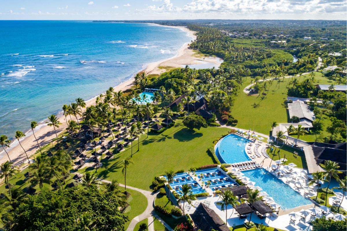 Panorama aéreo de resort na Costa dos Coqueiros
