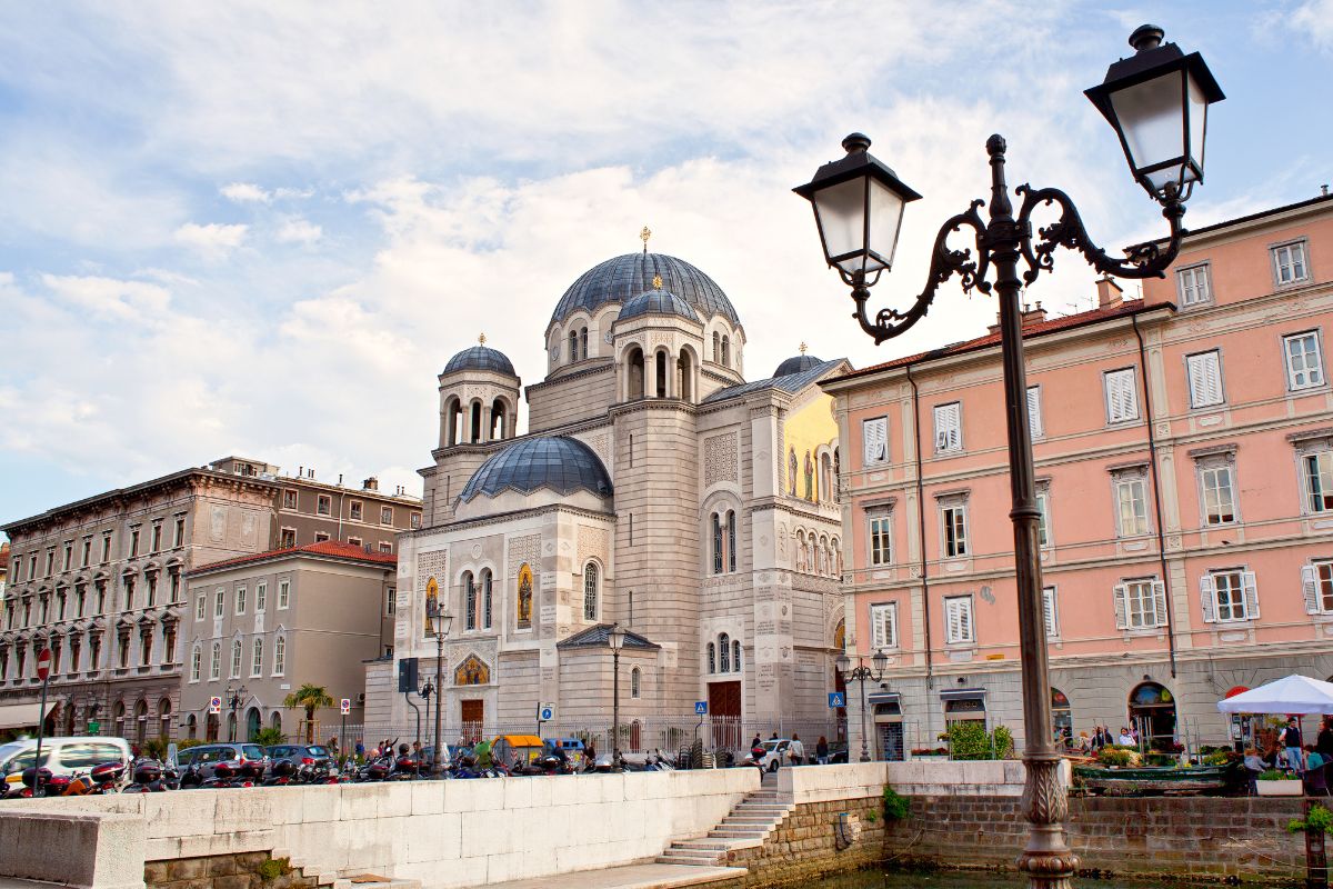 Templo ortodoxo de Trieste visto de frente
