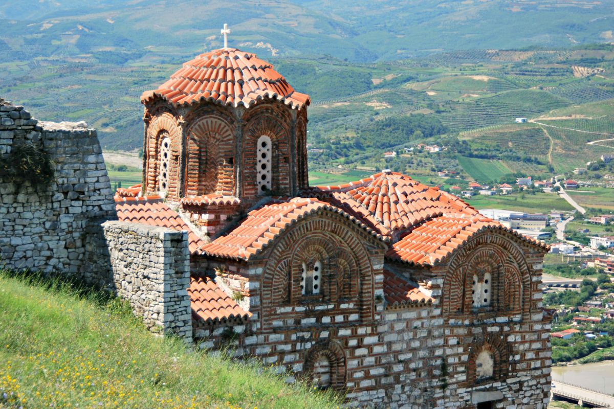 Edifício da Igreja da Santíssima Trindade, na zona histórica de Berat