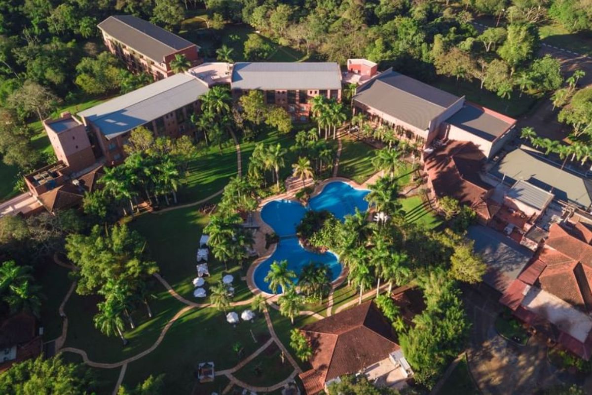 Foto aérea de hotel de luxo em Puerto Iguazú