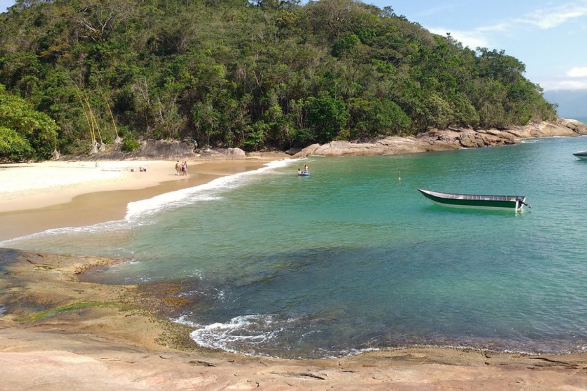 Praia da Ilha do Tamanduá, em Caraguatatuba
