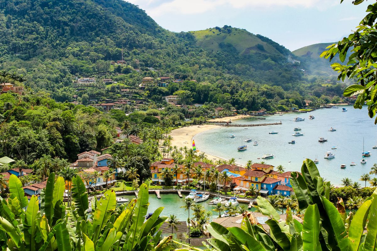 Pequena vila de Ilha Grande, em Angra dos Reis