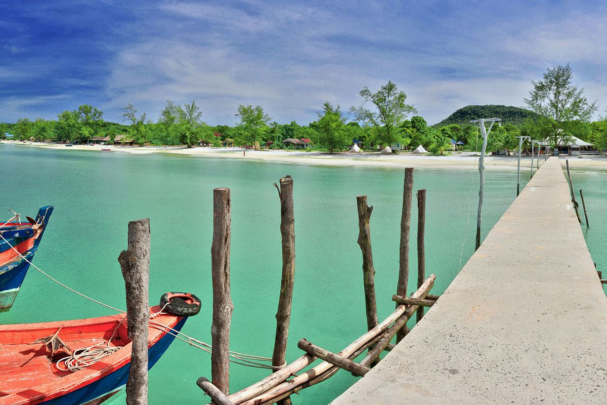 Píer na ilha de Koh Rong Samloem, no Camboja