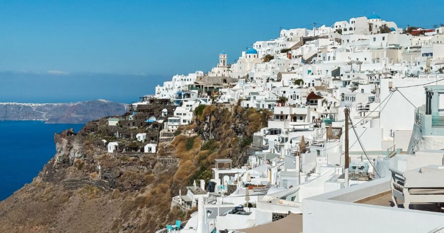 Vila de Imerovigli, em Santorini, na Grécia