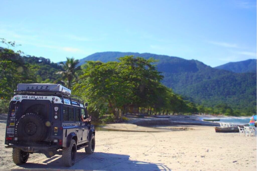 4x4 na Praia de Castelhanos, em Ilhabela